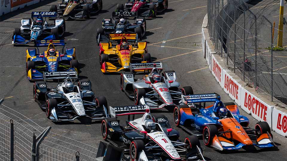 Indy Cars lineup to begin the race