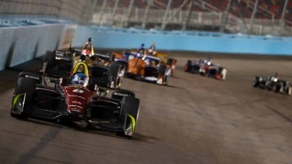 Rookie Robert Wickens makes his oval debut